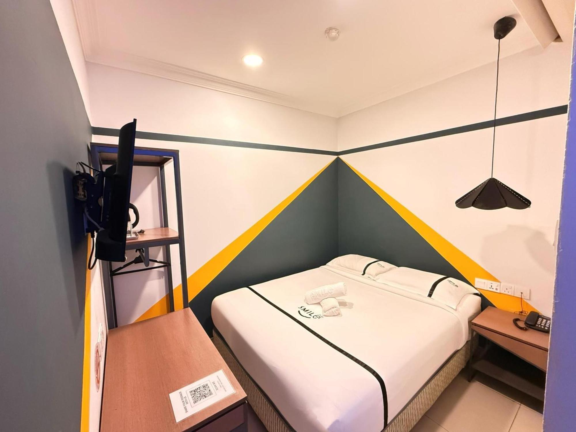 Smile Hotel Serdang South City Exterior photo