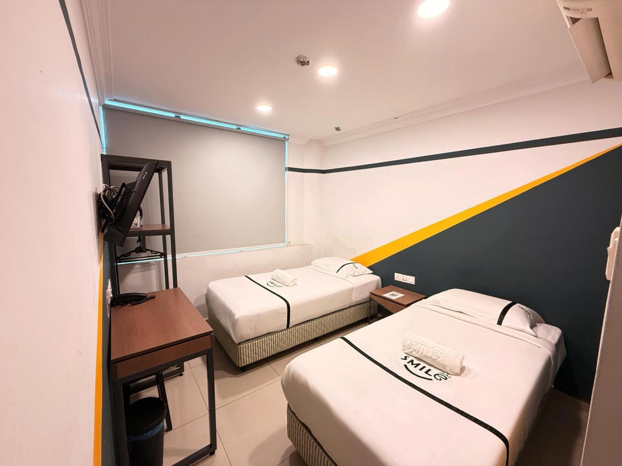 Smile Hotel Serdang South City Exterior photo